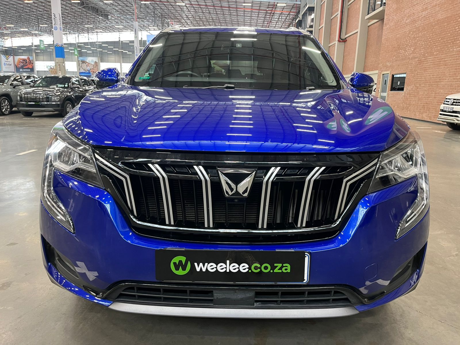 MAHINDRA XUV 700 XUV 700 2.0 AX7L A/T (7 SEATER)